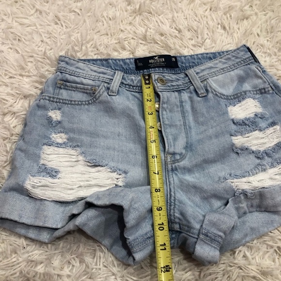 Hollister High Rise Distressed Button Fly Mom Denim Shorts Light Wash Size 3 - Picture 5 of 8